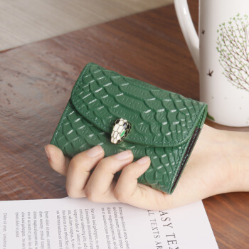 本革カードドドジッケ`ジはスリムで可爱い小さい名が入る证明书です。大容量のカードドを包んで、绿に包まれています。